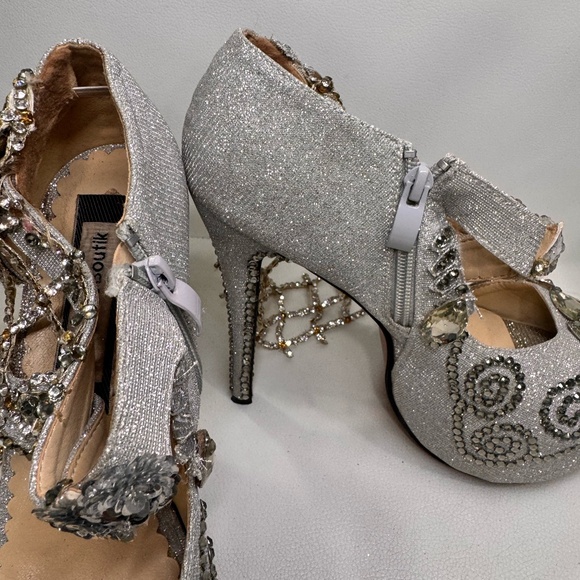 Sparkling Silver Competition Heels – 6” High with 2” Platform & Silver Stones ✨ - Picture 6 of 10